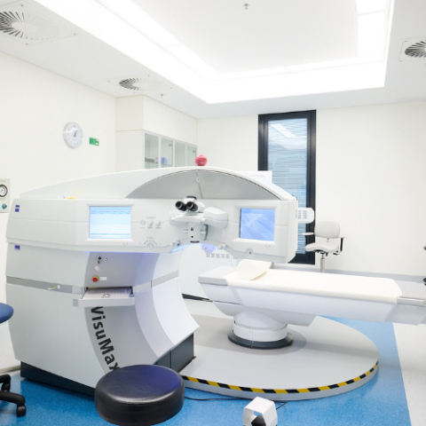 Laser eye surgery room with Zeiss machine and technology at Canberra Eye Laser